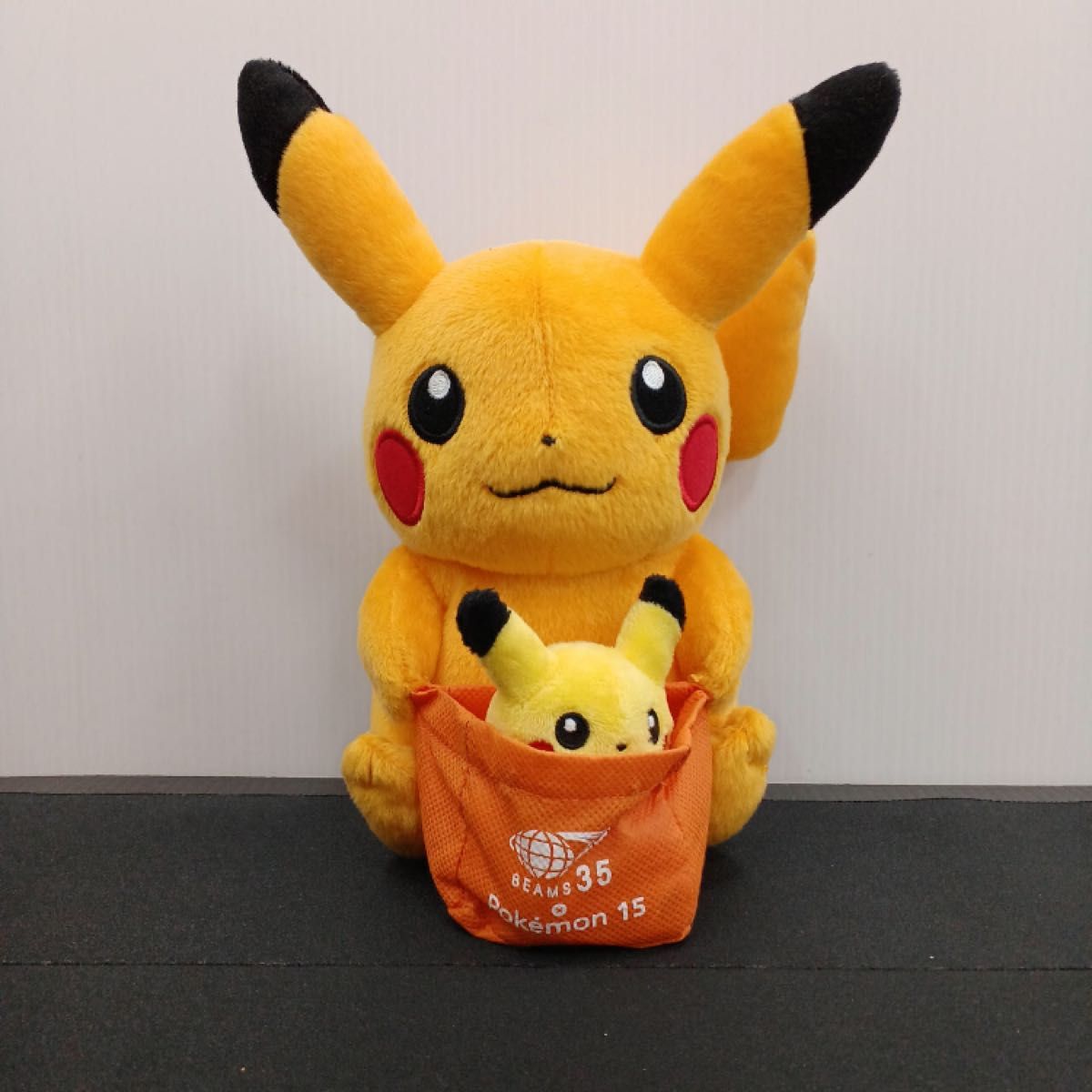 ぬいぐるみ ピカチュウ ポケモンセンター ポケモン beams 色違い ぬいぐるみ ピカチュウ ポケモンセンター ポケモン beams 色違い