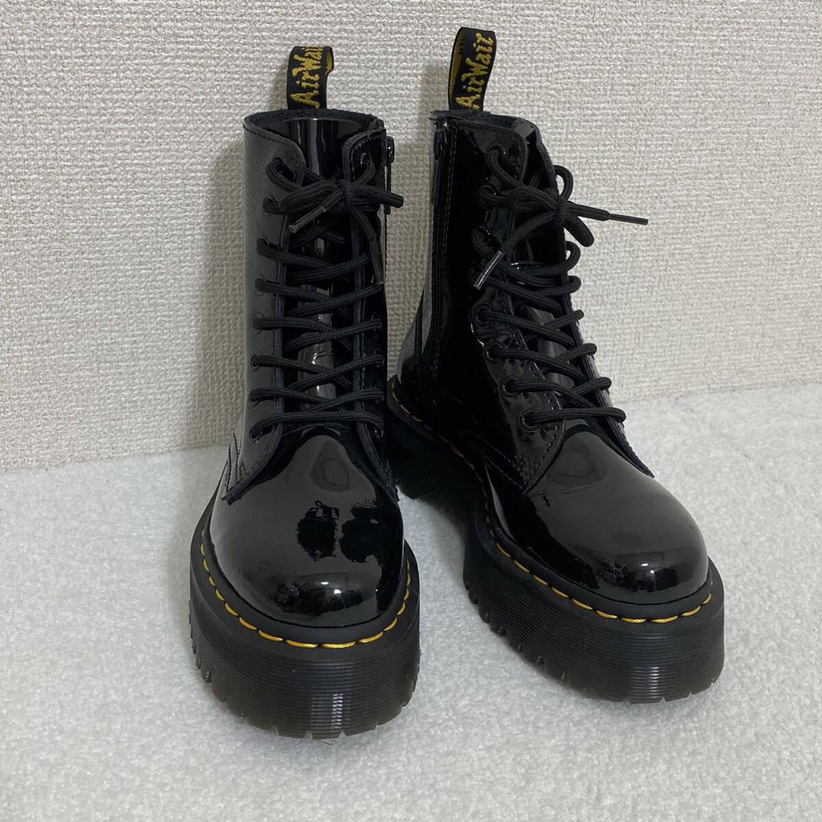 6930. [ ultimate beautiful goods ]Dr.Martens 8 hole enamel double sole Dr. Martens black race up boots thickness bottom short boots 