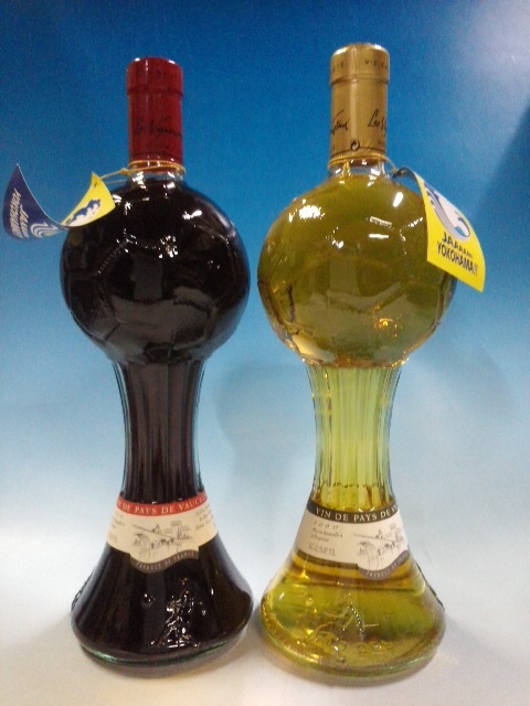 ヤフオク! - 古酒!赤・白ワインの2本セット!横浜ワールドカップ2000...