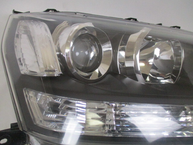  Suzuki Escudo TDA4W original right head light HID KOITO 100-59087 stamp LD (AN-4909)