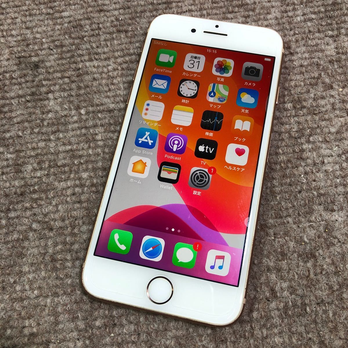 Apple アップル iPhone 8 64GB MQ7A2J/A docomo 利用制限○ 保護フィルム付 ゴールド_画像2