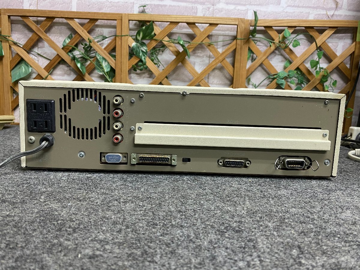 【送140サイズ】NEC　PC-8801FA　通電OK/ROM起動OK/FDD起動未チェック/内・外サビ有/スピーカから異音_画像2