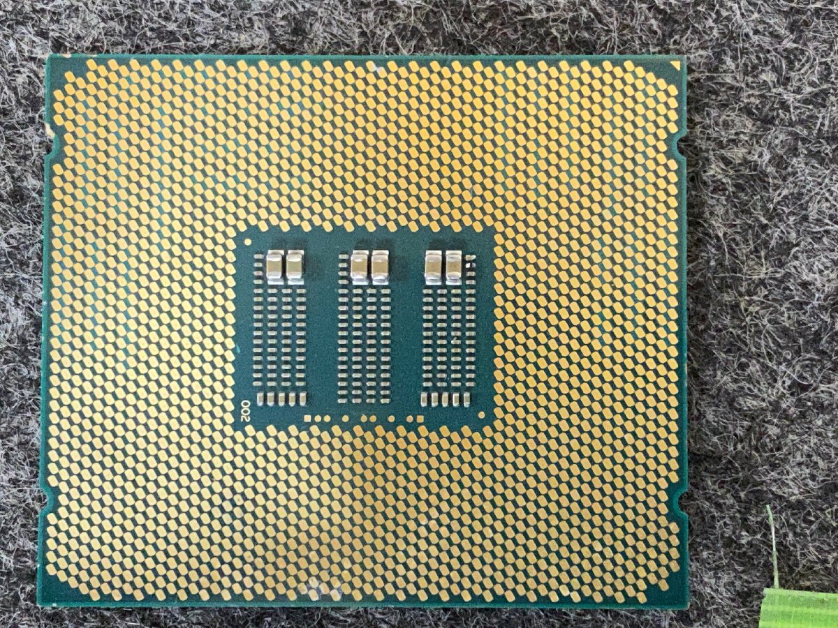 【送ゆうパケ250円】Intel　Xeon E7-8855v4 2.10GHz SR2S9 Socket2011-3 チップコンデンサ欠 ※未チェック_画像3