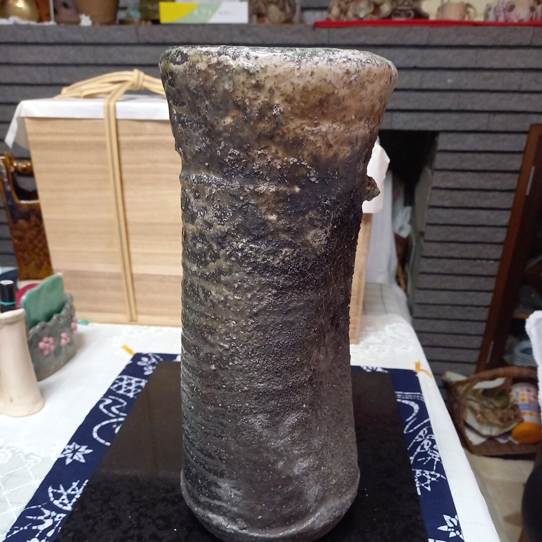 津軽烏城焼　自然　長花生（ながはないけ）花瓶　緑色流れ灰被り　20年程前に20万程で購入したものです。_灰被り