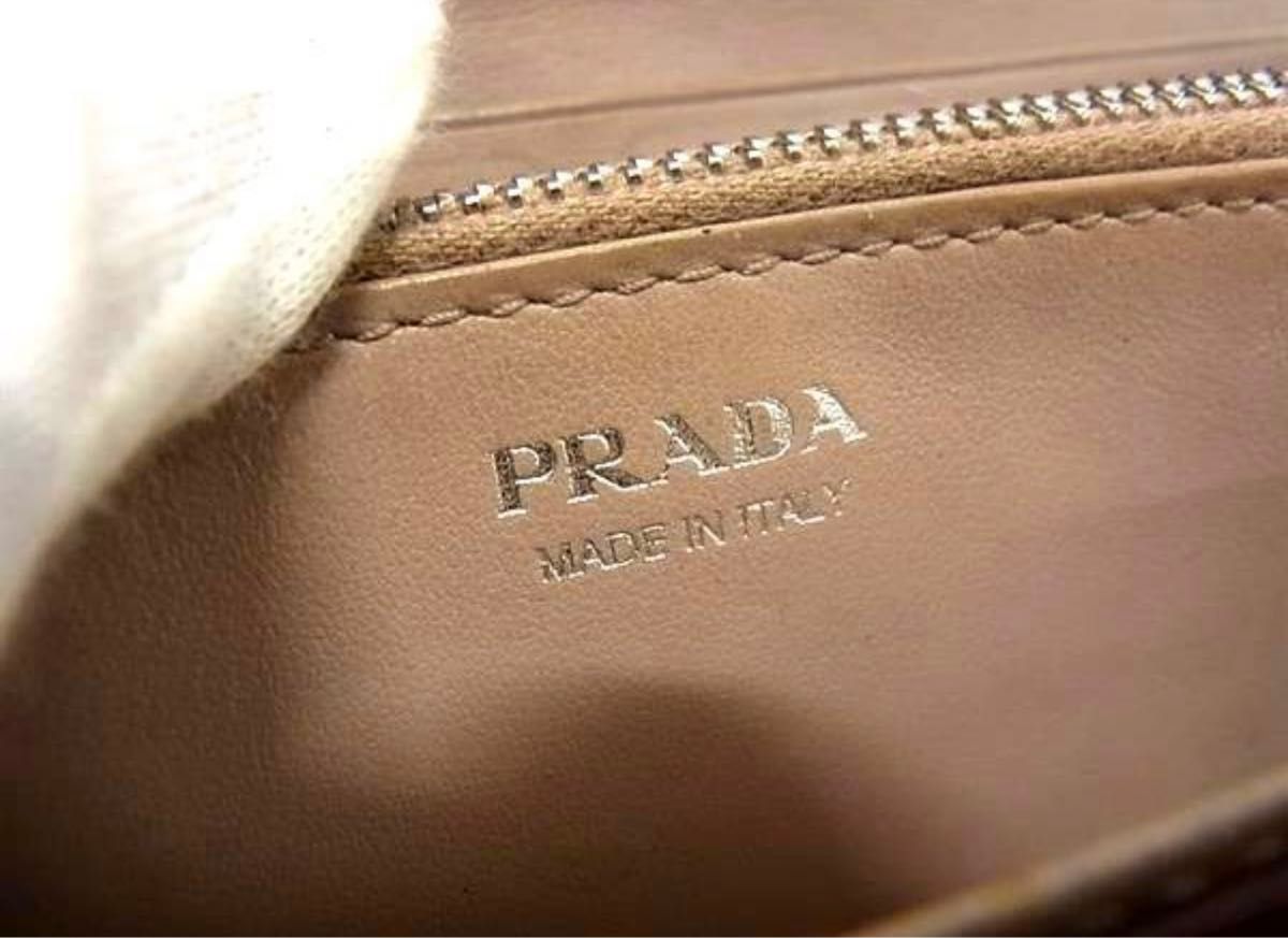 PRADA 長財布！