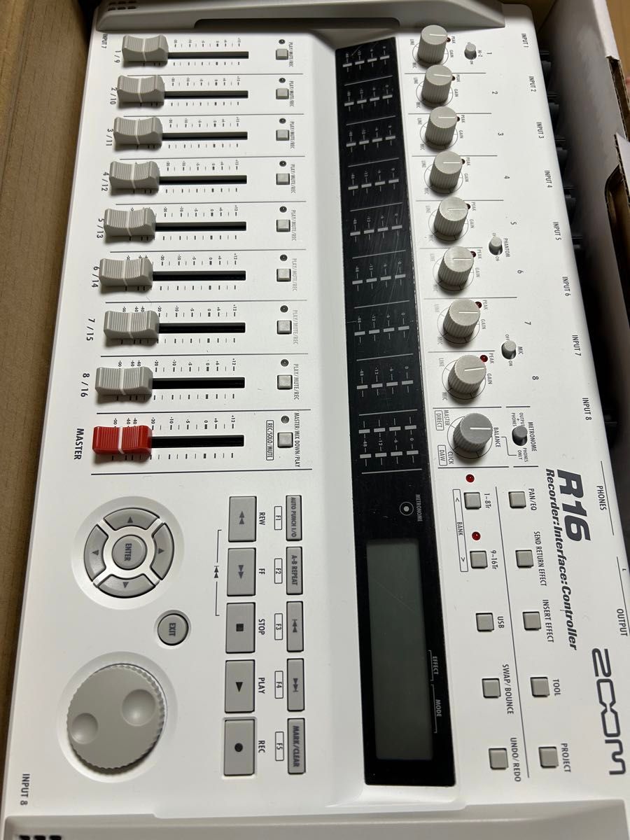 R16 recorder:interface:controller ZOOM