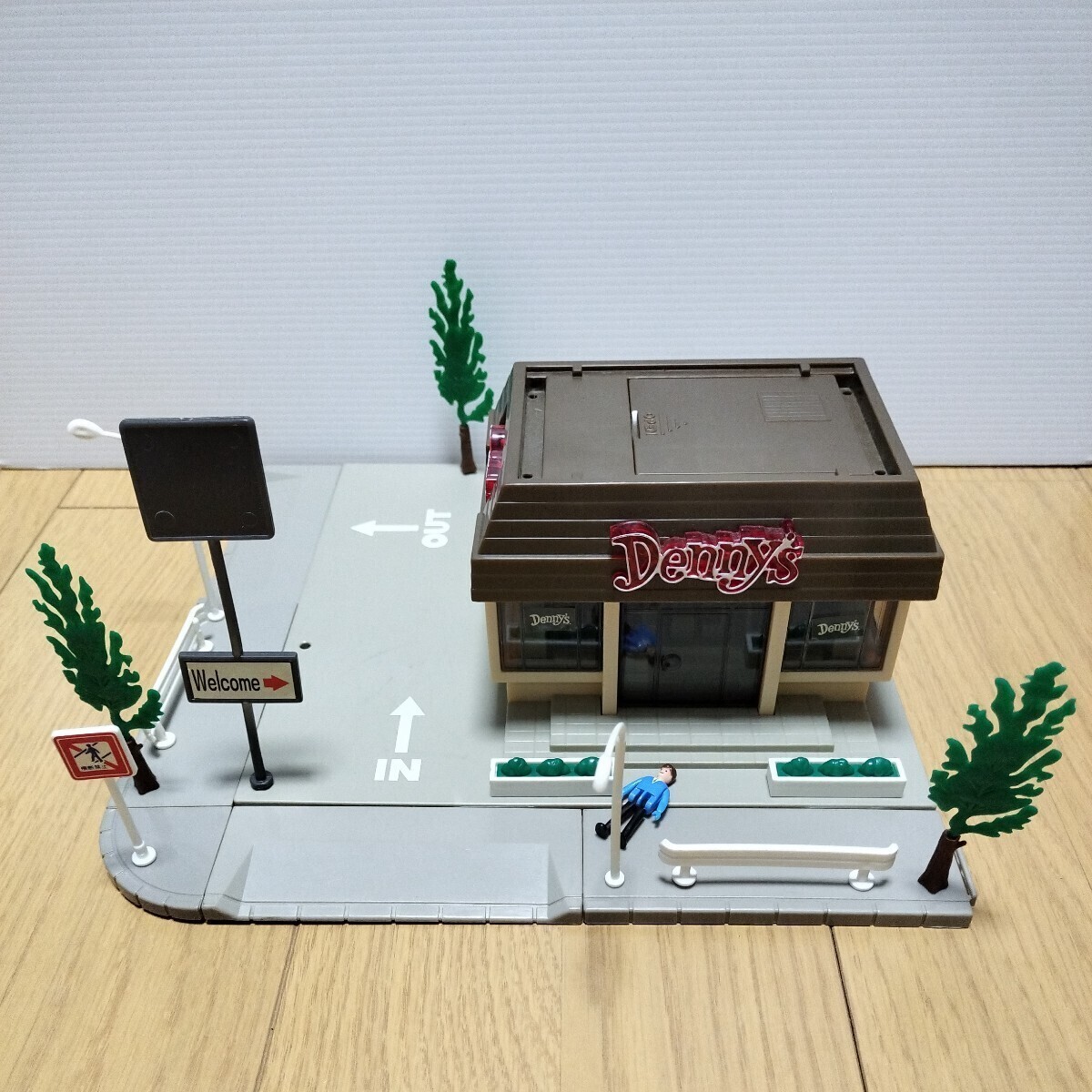 トミカタウン【デニーズ】 電池腐食跡あり トミカ プラキッズ トミカタウン【デニーズ】 電池腐食跡あり トミカ プラキッズ