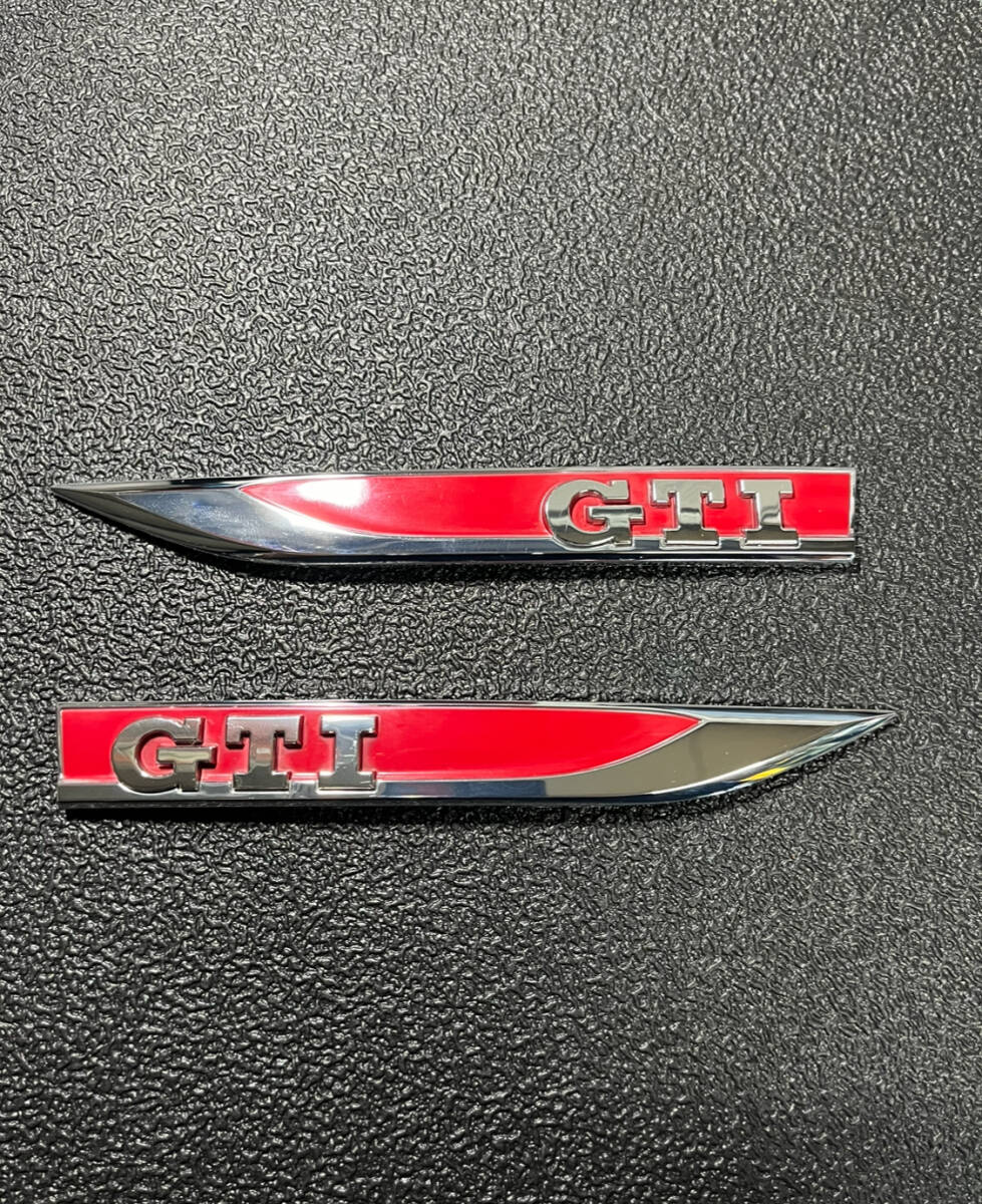 VW ゴルフ7 GTI 純正　サイド　エンブレム　5G0853688L 5G0853688M 取り外し品_画像1