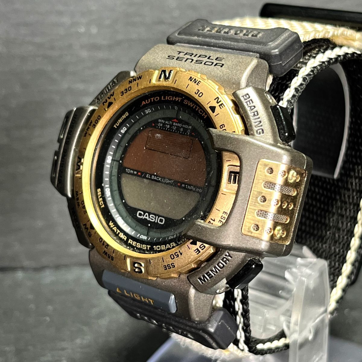 CASIO カシオ PROTREK プロトレック PRT-40 腕時計 デジタル クオーツ ゴールド 回転ベゼル バイカラー クロスベルト トリプルセンサー_画像2