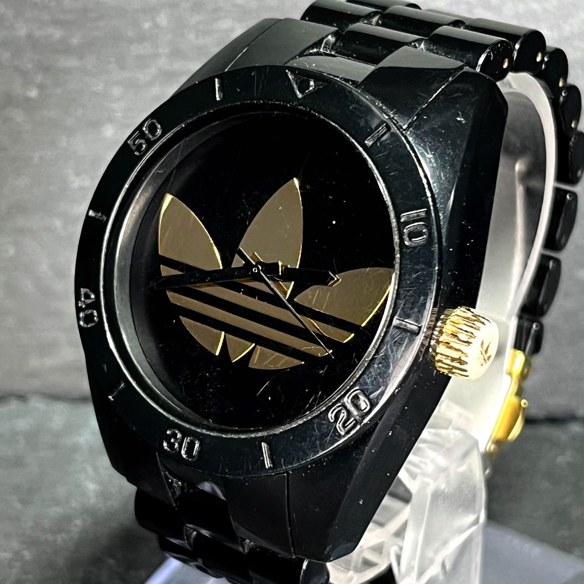 adidas アディダス SANTIAGO サンティアゴ ADH2798 メンズ 腕時計 アナログ クオ―ツ 3針 ブラック×ゴールド ラウンド 新品電池交換済みの画像2