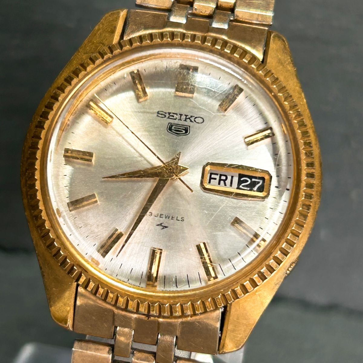 1979年製 SEIKO セイコー セイコー5 23石 5126-8050 腕時計 自動巻き アナログ カレンダー 亀戸製 ゴールド シルバー文字盤 動作確認済みの画像2