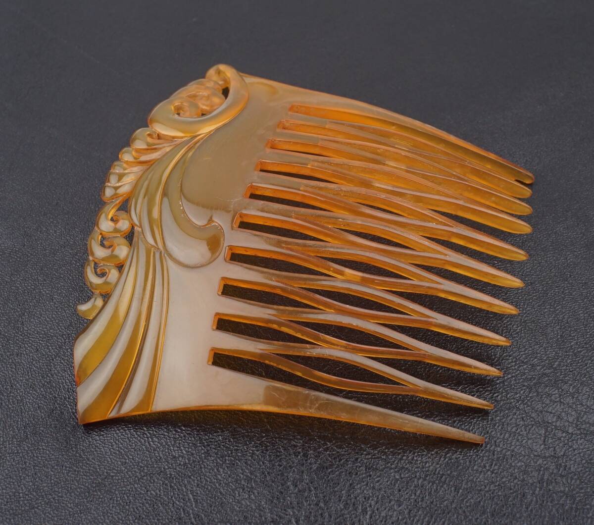 book@ tortoise shell .... white . sculpture old decoration .. ornamental hairpin that 2 width 9.0cm antique free shipping 