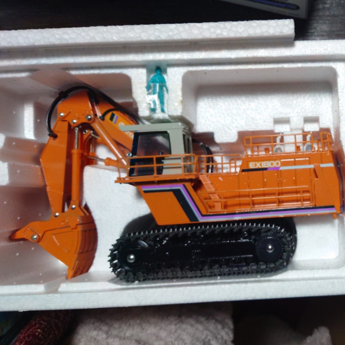 日立建機　HITACHI EX1800 日立Giant Excavator  1/60　ミニチュア