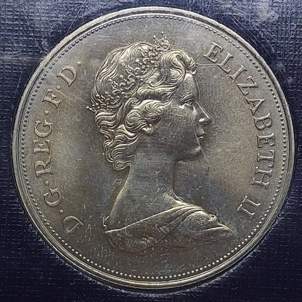 【414106 L3】エリザベス二世女王陛下記念貨セット　コイン　王立造幣局貨幣局　ROYAL MINT NUMISMATIC BUREAU_画像6