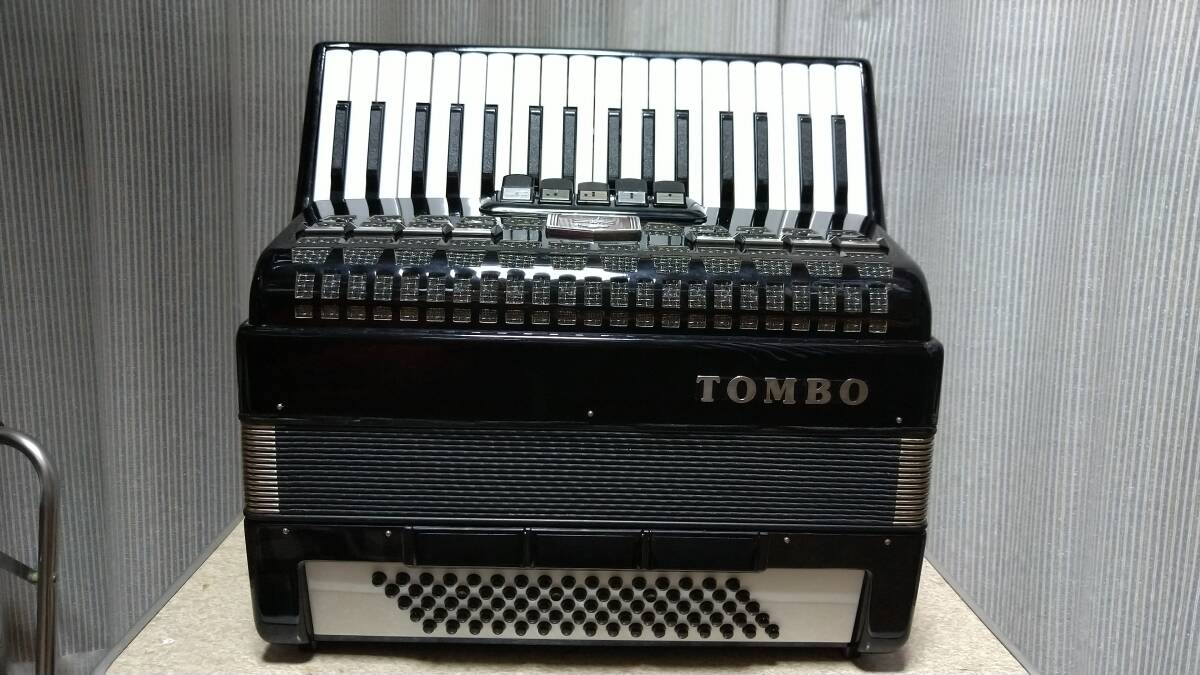 即演奏可能 TOMBO ドイツ製？T801 超美品 赤い蛇腹 34鍵盤80ベース MML音色切替5 ベース3 ハードケース付 調整済 の画像3