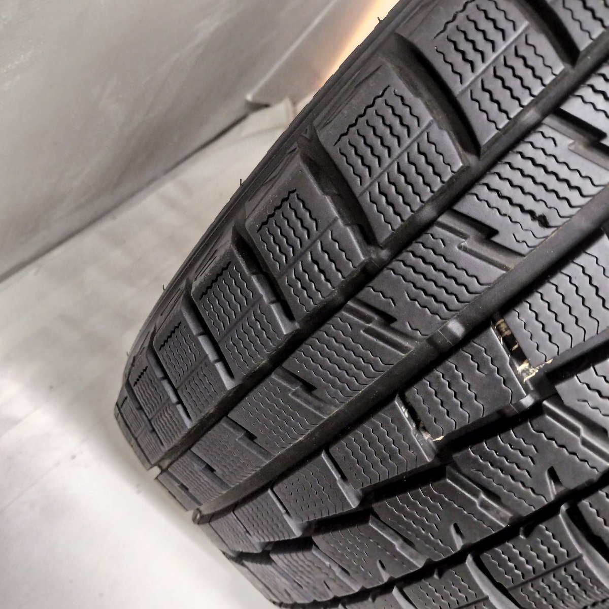 ◆本州・四国は送料無料◆ ＜スタッドレス 4本＞ 215/50R17 ダンロップ ウィンターマックス WM01 ’15年製 80～85% プリウスα ヴィッツ_画像5