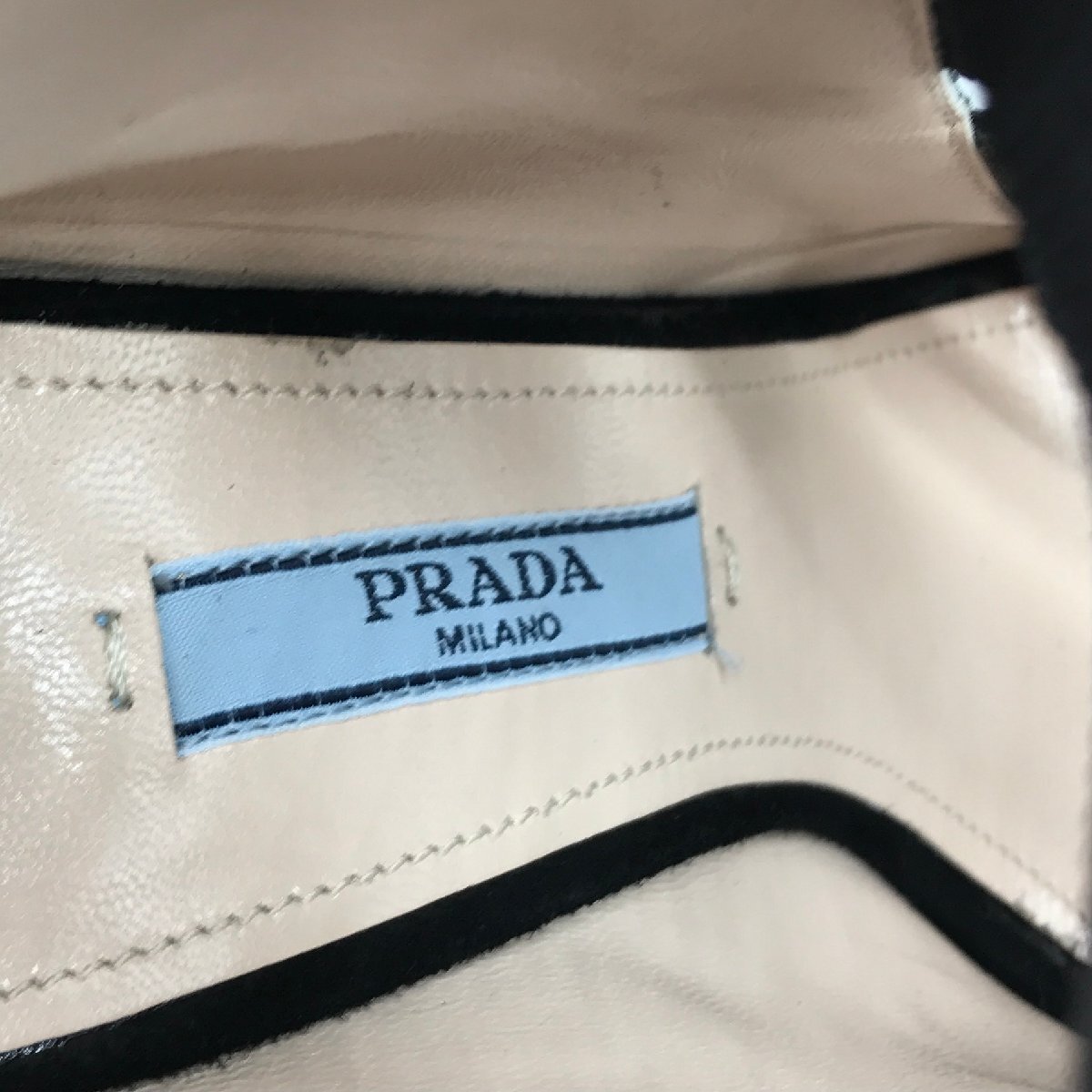 美品 PRADA プラダ スエード メタルロゴ ハイヒール ショートブーツ 靴 ブラック a1741_画像8