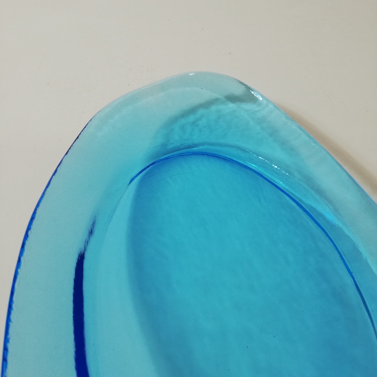 津軽 びいどろ 青ガラス オーバルプレート 31.3cm×17cm 未使用品 [ガラス工芸品 オーバル皿 長皿 日本美術]_画像6
