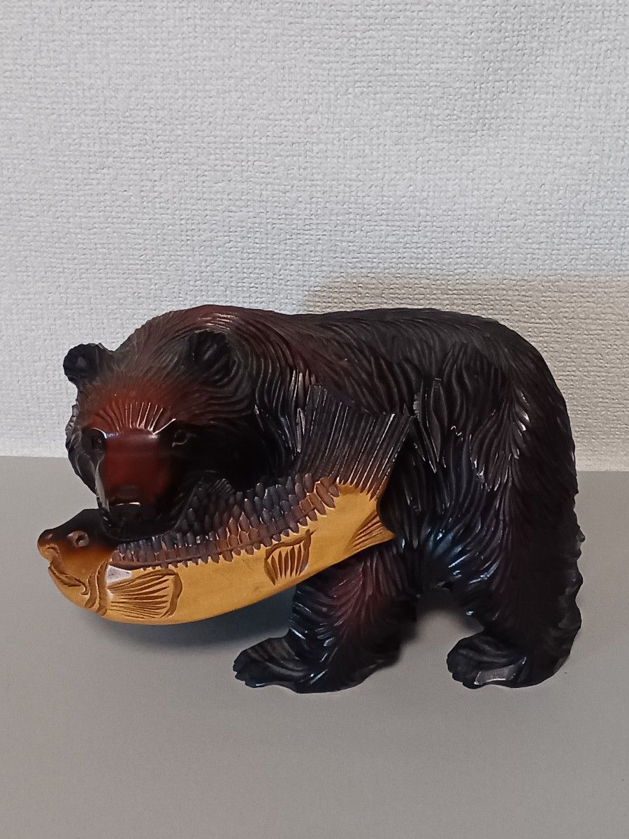 ◇木彫り熊の置物◇鮭を咥えた熊◇北海道民芸品 オブジェ