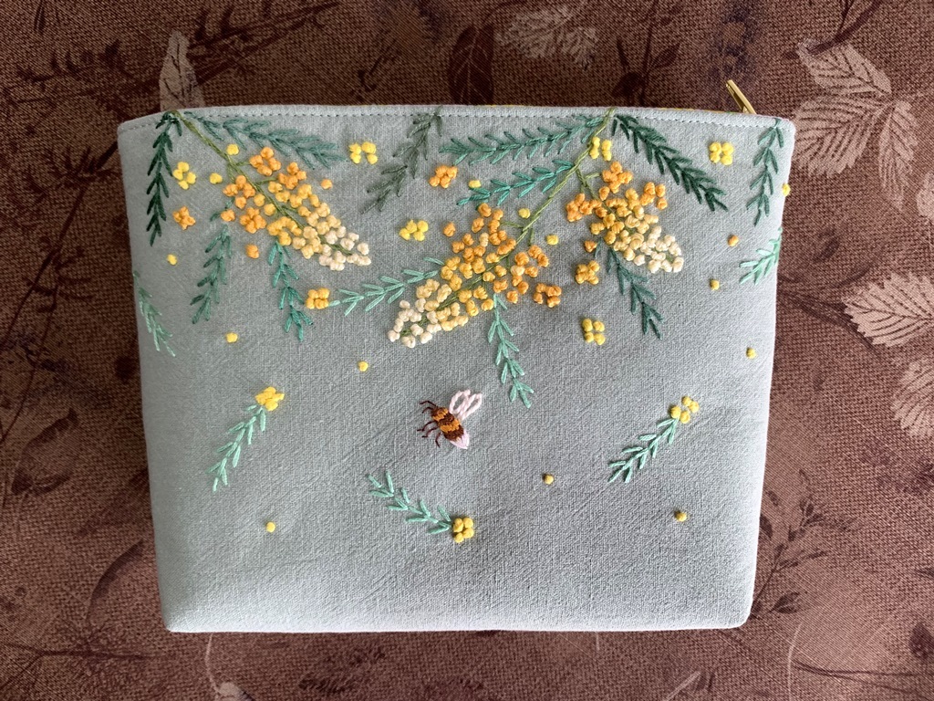 ハンドメイド、手刺繍、「蜜蜂とラベンダーガーデンの、カード18枚、母子手帳、お薬手帳、通帳、収納ケース」_画像8