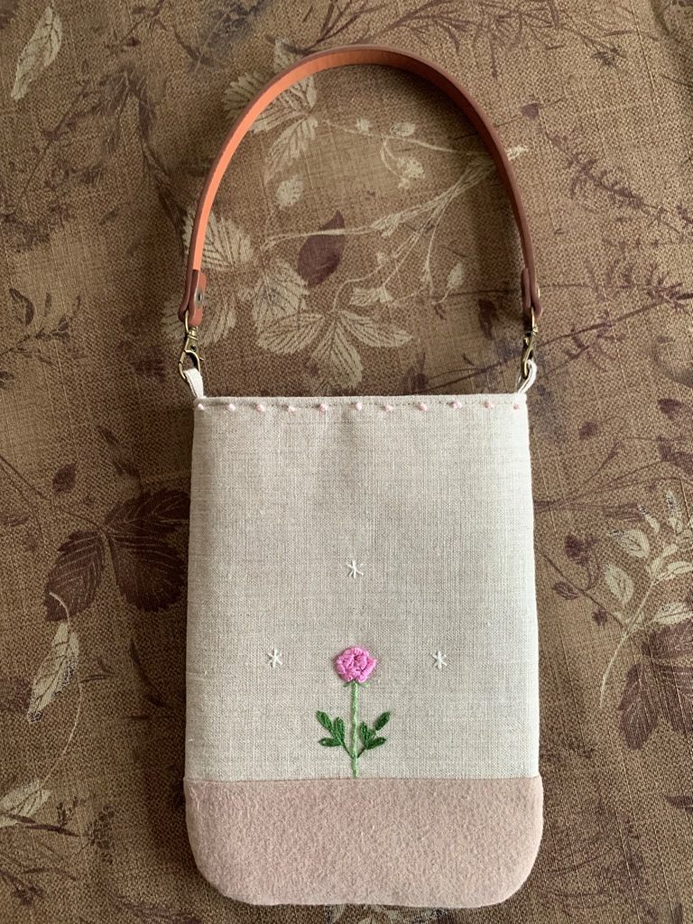 ハンドメイド、手刺繍、「蜜蜂とハーブガーデンのスマホ＆グラスケース」２way,_画像3