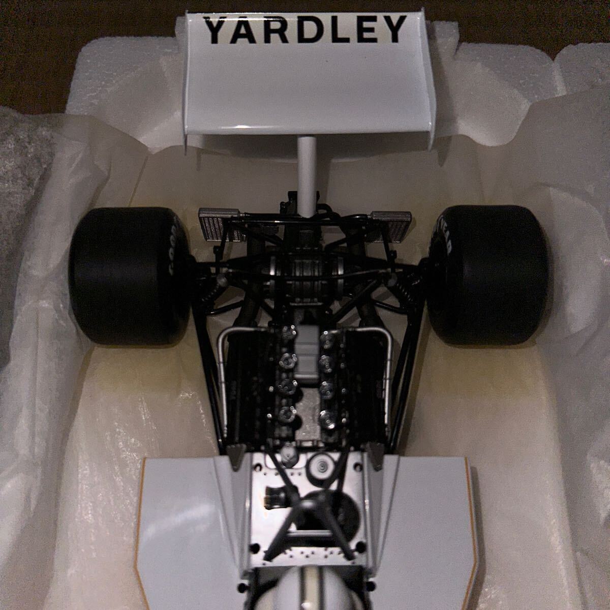 MINICHAMPS 1/18 McLaren Ford M23 Yardley D,Hulme 1973 ミニチャンプス　マクラーレン　ヤードレー　絶版品　激レア品　ミニカー　#7_画像5