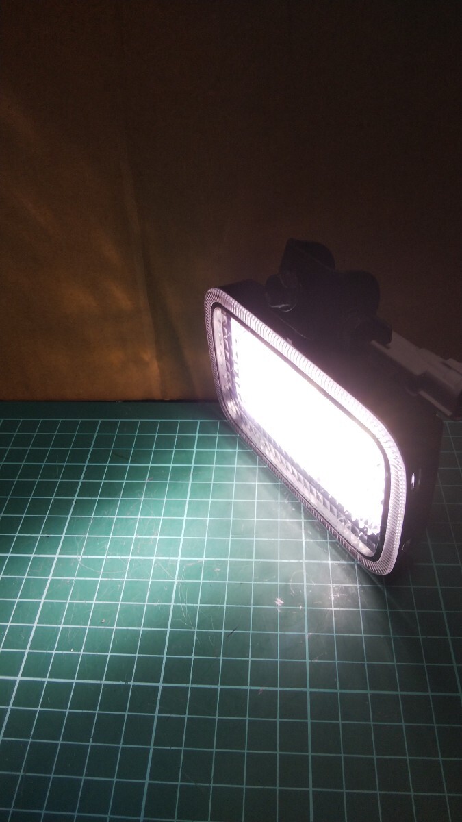 ダイハツ 純正 ハイゼット S500P / S510P 後期 LED ワークライト 作業灯 点灯確認済み 9258 81330-B5010 55446-B5050 M81421の画像9