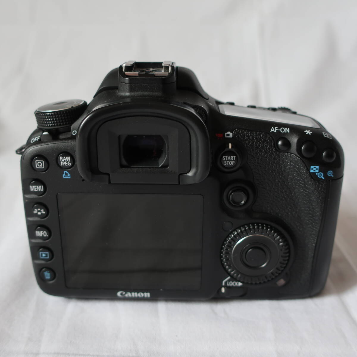 キヤノン　EOS　７D　レンズキット　EF-S 15-85 IS USM　美品　Canon　一眼レフカメラ_画像3
