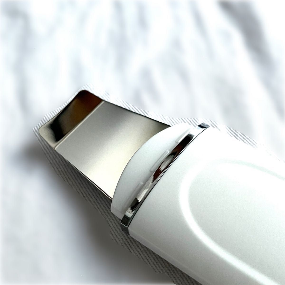 Blossom ウォーターピーリング 美顔器　USBケーブルと取扱説明書付き  充電式  中古　角質除去 専用化粧品不要 水だけ