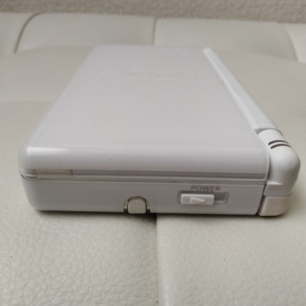 ニンテンドー DS Lite ライト液晶黄ばみなし 未使用ストラップ付き クリスタルホワイト
