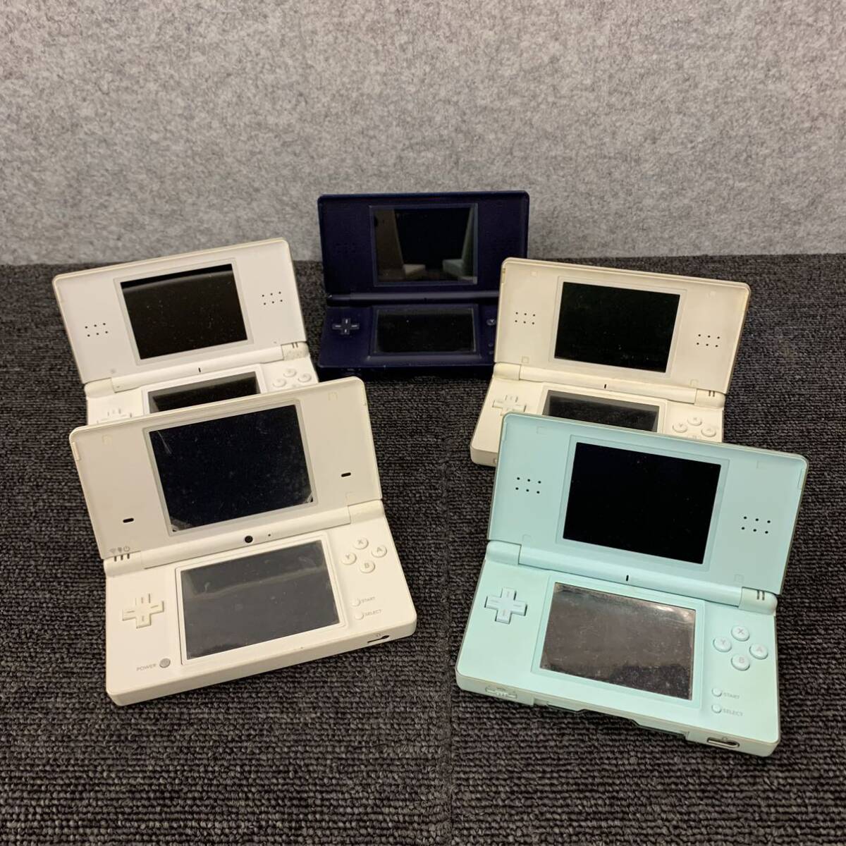 ■【売り切り】Nintendo（任天堂）ニンテンドーDS Lite 4台 DS i 1台まとめ売り！_画像1