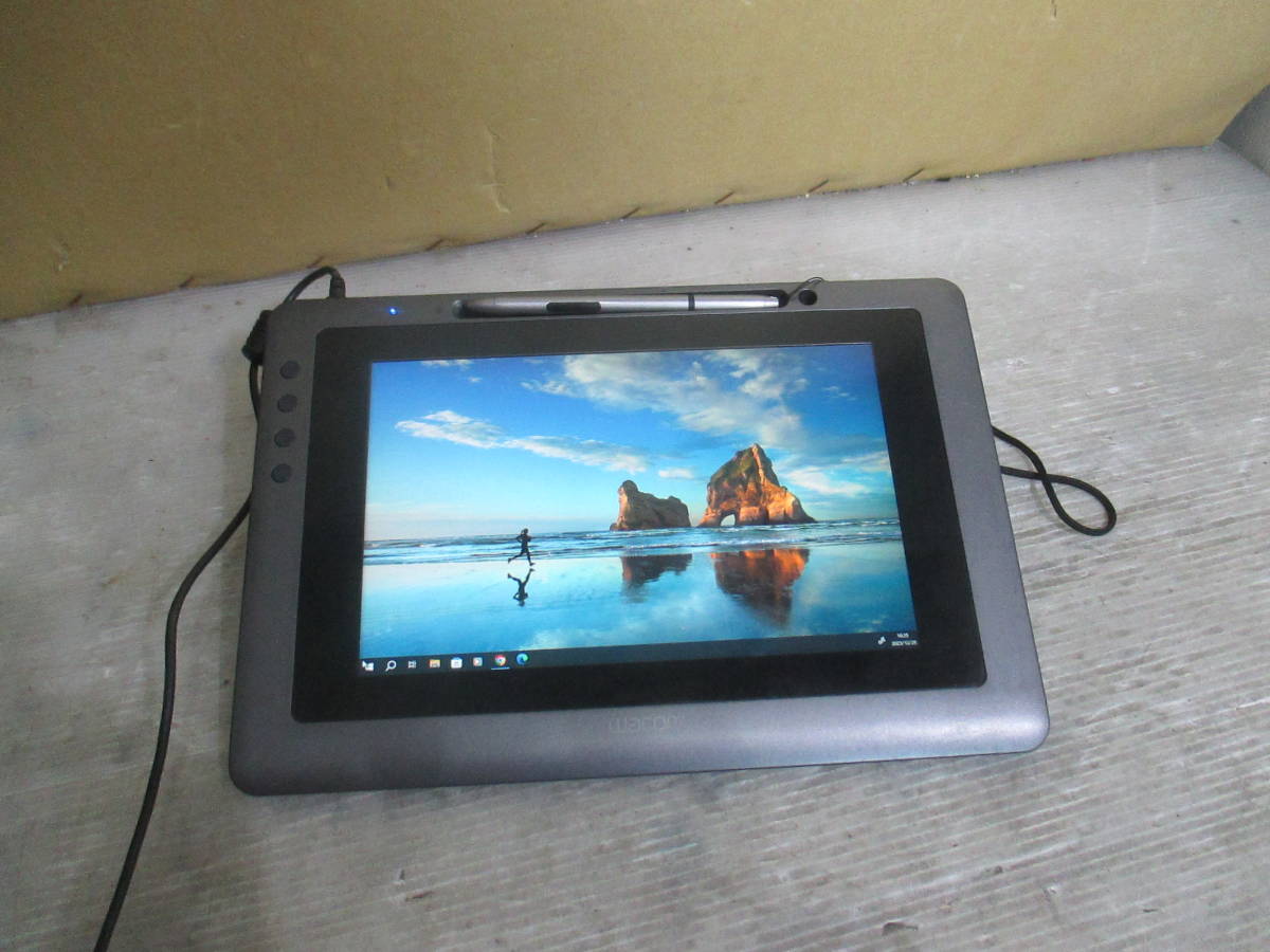 [No.2/W51228-1]★Wacom LCD ペンタブレット DTU-1031 ペン付き★_画像1