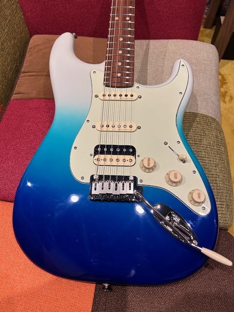 ほぼ新品 FENDER ( フェンダー ) / Player Plus Stratocaster HSS PF Belair Blue モディファイ品（ピックアップ交換など）_画像2