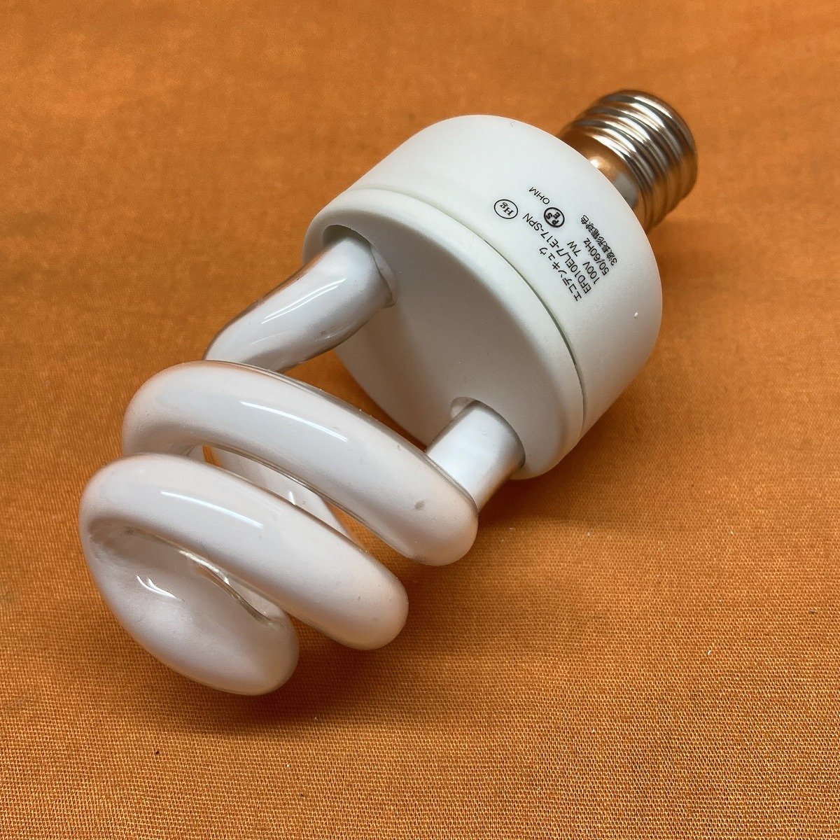 エコデンキュウ 電球形蛍光ランプ オーム電機 EFD10EL/7-E17-SPN 3波長形電球色 40形 サテイゴーの画像2