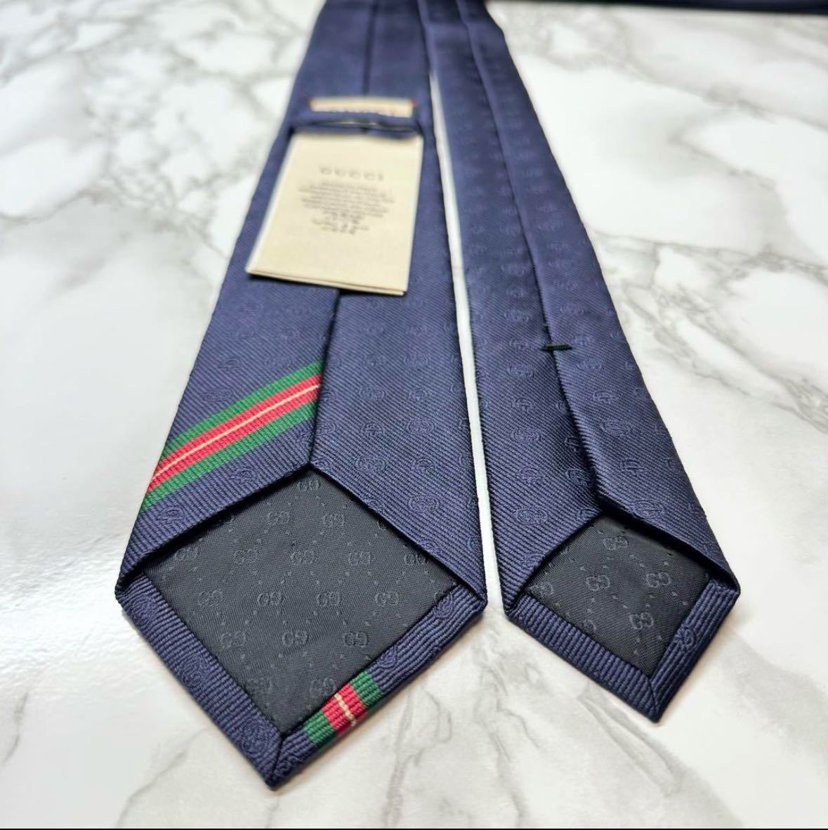 極美品 現行タグ 人気 GUCCI ネクタイ シルク100% GG柄 ダブルG ホースビット シェリーライン ナロータイ ブランドロゴ 刺繍 ネイビーの画像9