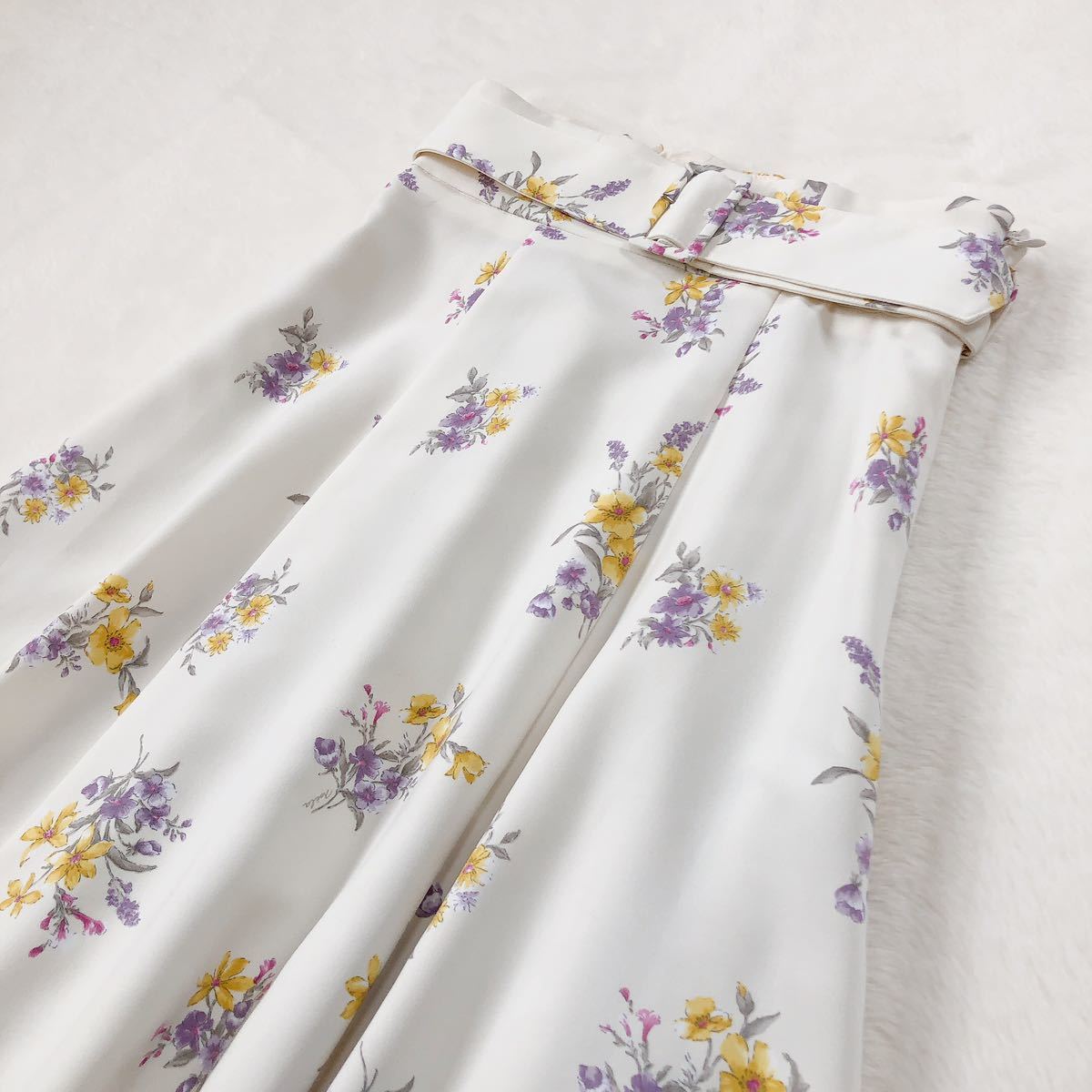 Noela ノエラ 花柄 スカート フレア ベルト付き オフホワイト パープル イエロー 日本製 M _画像2