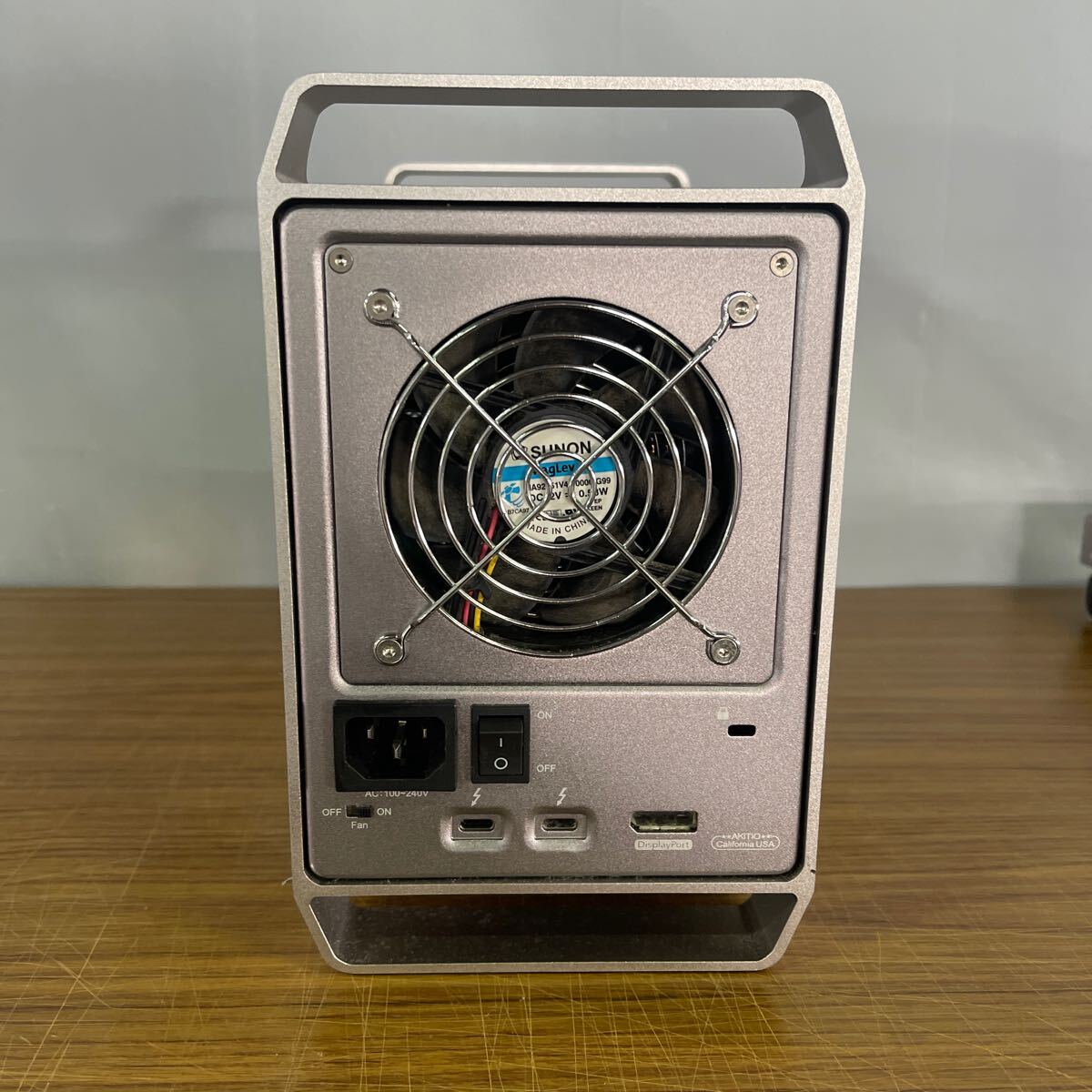 AKiTiO Thunder3 Quad 外付け Thunderbolt 3接続 ストレージ RAIDハードディスクケース_画像3