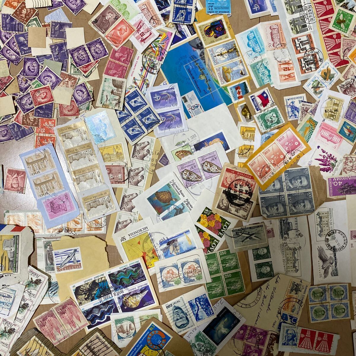 大量 外国切手 使用済 紙付き まとめての画像5