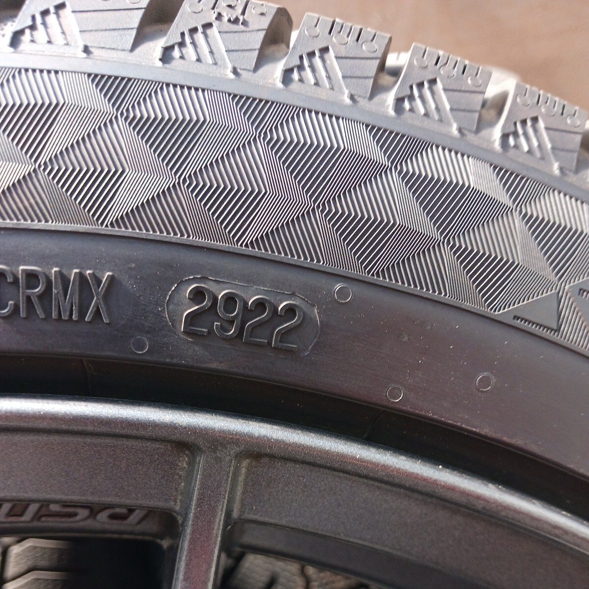 ENKEI RS05RR 8.5j 18インチ pcd112 +45 スタッドレスタイヤ 245/40r18 2022製造 9.9部山　continental Northcontact NC6 　_画像9