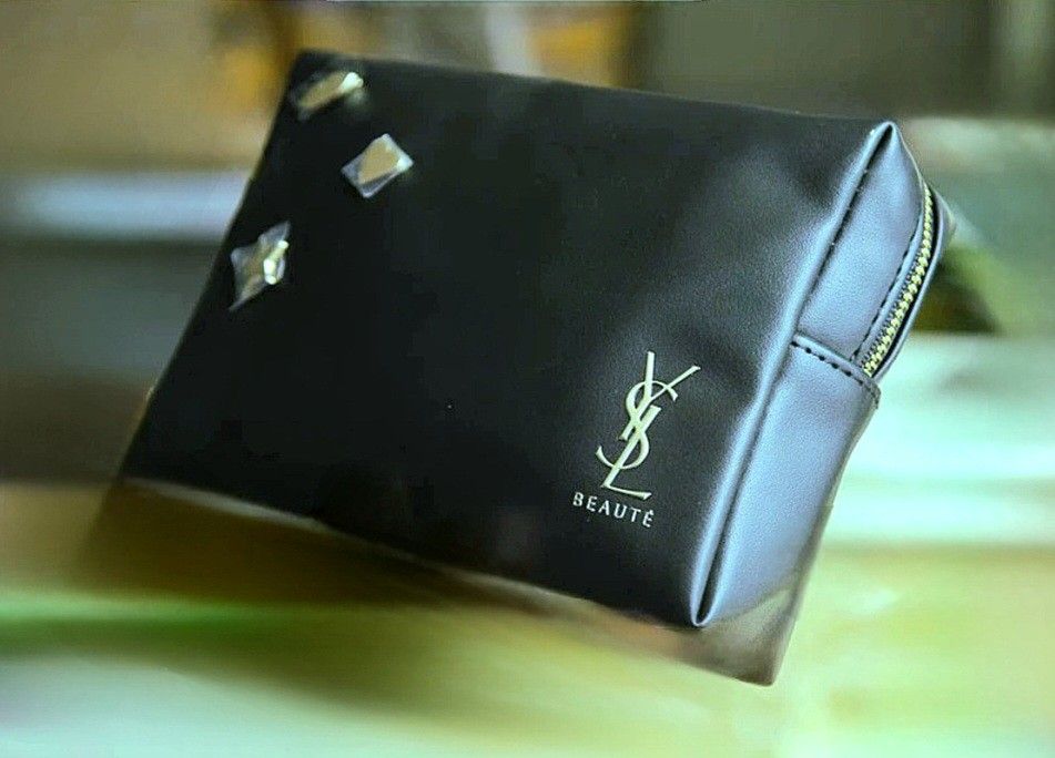 YSL イヴサンローラン  化粧ポーチ ノベルティポーチ　ブラック[訳あり]