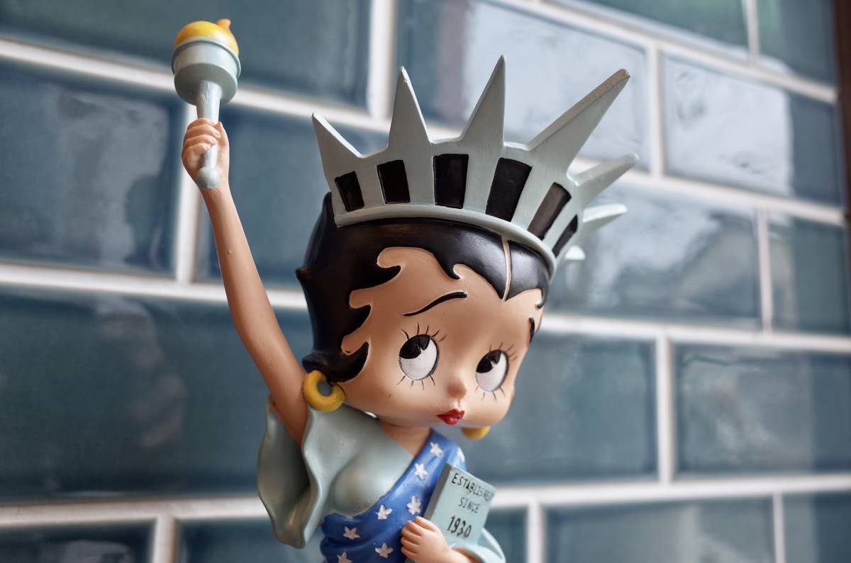 新品 Betty Boop ベティちゃん 自由の女神　レジンドール　フィギュア　アメリカン インテリア　liberty NY 置物_画像2