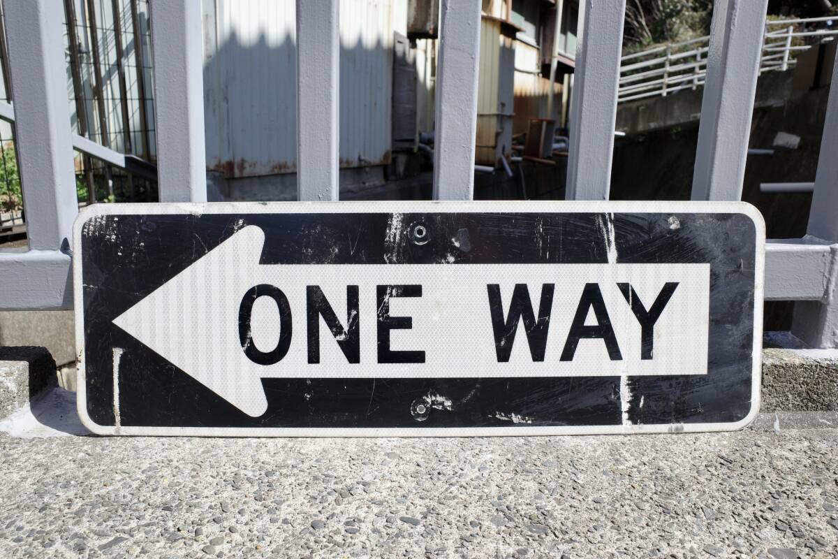 ビンテージ ONE WAY ワンウェイ ロードサイン トラフィック ビンテージ ONE WAY ワンウェイ ロードサイン トラフィック