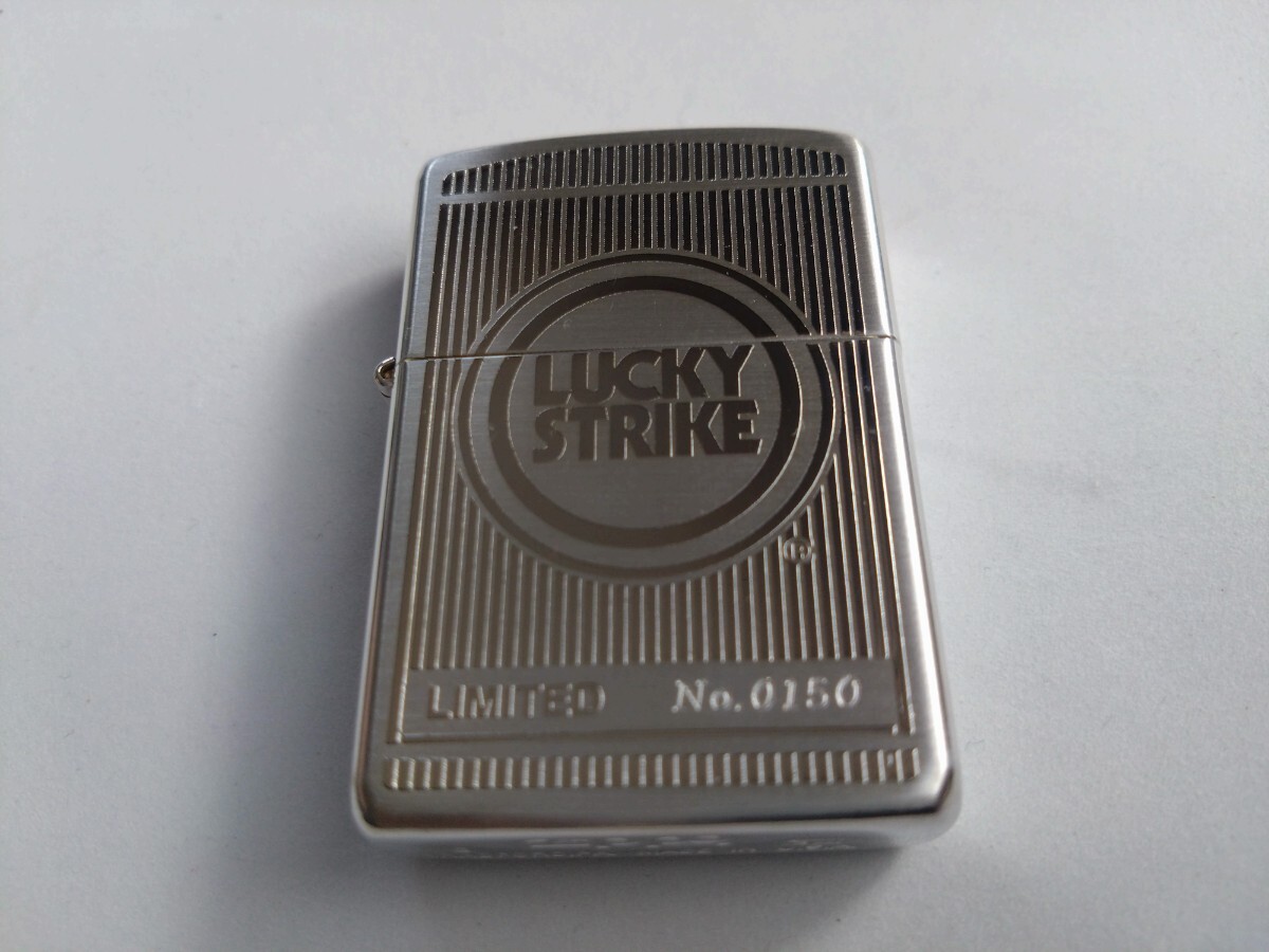 タバコ銘柄　LUCKY STRIKE ラッキーストライク　リミテッド　シリアルナンバー150　１９９６年ZIPPO 未使用品ジッポーです_画像1