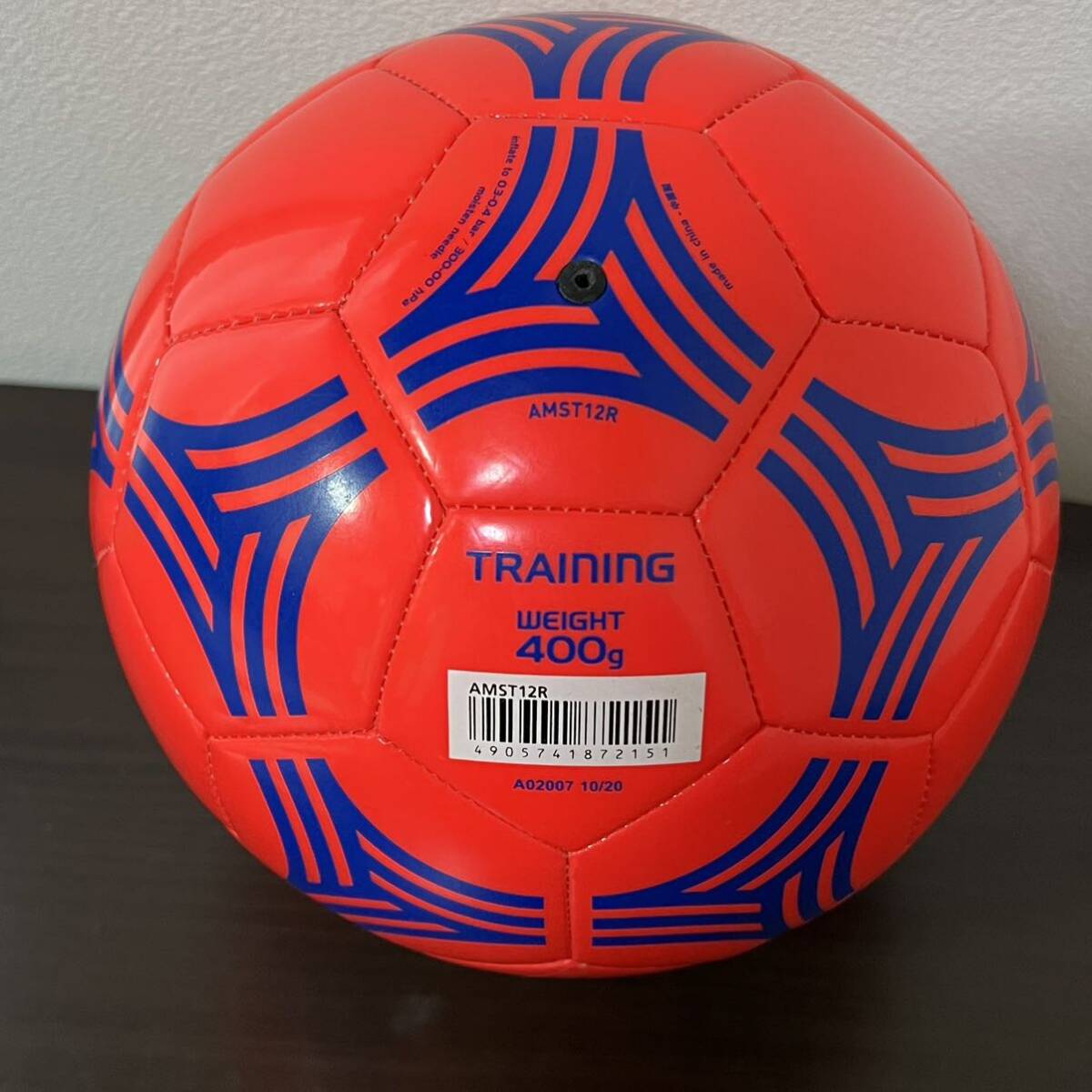 SI■ adidas アディダス サッカーボール タンゴ 赤 レッド 青 ブルー 400g リフティング 練習 スポーツ ボール 派手 運動 アウトドア_画像2