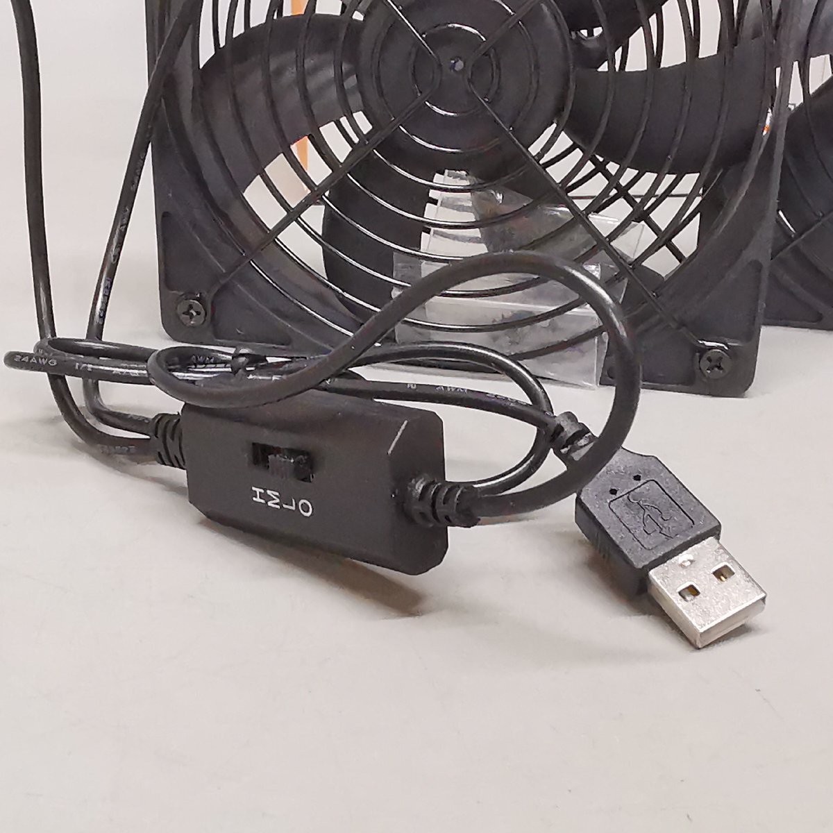 未使用 ELUTENG USB ファン 12cm 2連 静音 冷却クーラー 小型 USB 扇風機 PC 冷却ファン Z5265