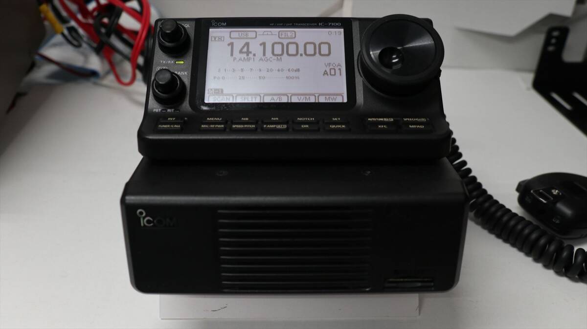 アイコムIC-7100　HF～４３０MHｚ帯ＨＦ/144/430MHｚ帯　100/50/35Ｗ中古_画像1