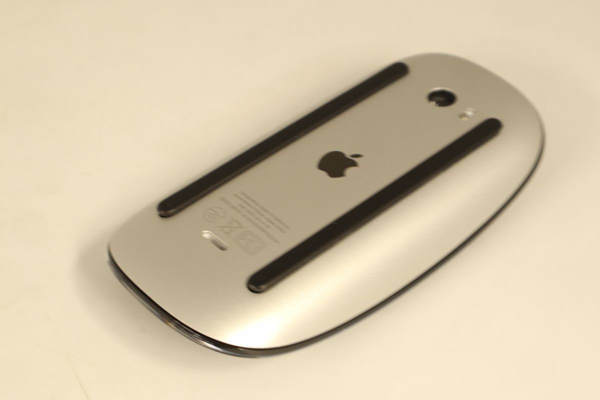 ★☆全額返金保証！最速発送！【Apple Magic Mouse MMMQ3J/A ブラック 動作確認済 極美品】★☆（202403-17310-PCkaitori）の画像2