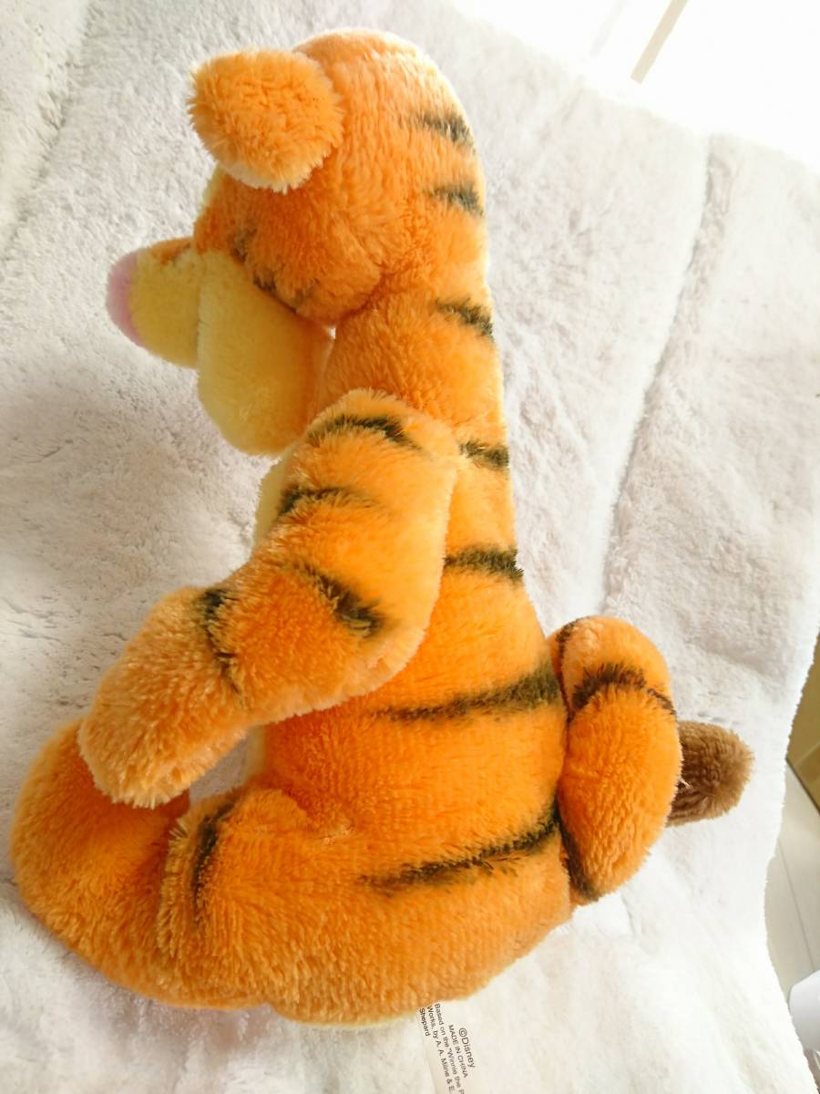  Disney store limitation / Winnie The Pooh / Tiger /Tigger/ soft toy / hand pair .. beans go in soft toy / soft /..../ kind . face soft toy 