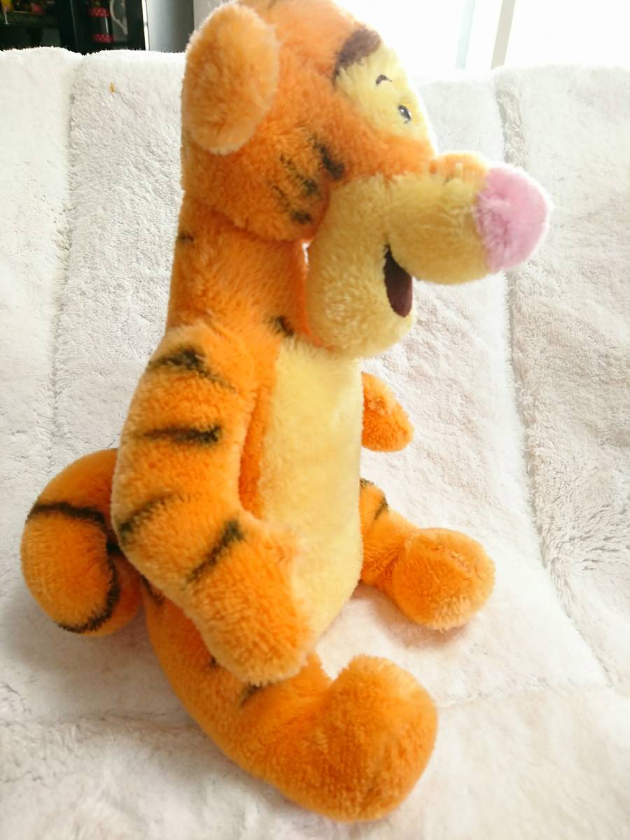  Disney store limitation / Winnie The Pooh / Tiger /Tigger/ soft toy / hand pair .. beans go in soft toy / soft /..../ kind . face soft toy 