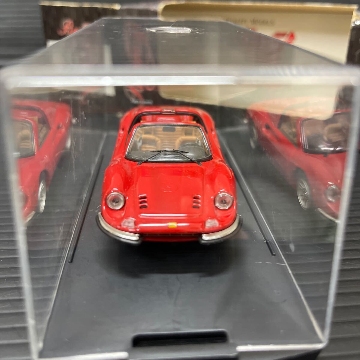 Bang 1/43 7133 DINO 246 GTS Street 1972 red HIGH QUALITY MODEL made in Italy_画像3
